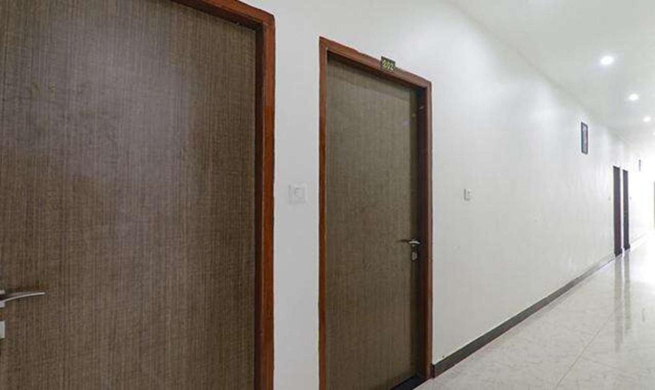 ホテル Fabexpress Ss Grand Banthra Sikandarpur エクステリア 写真