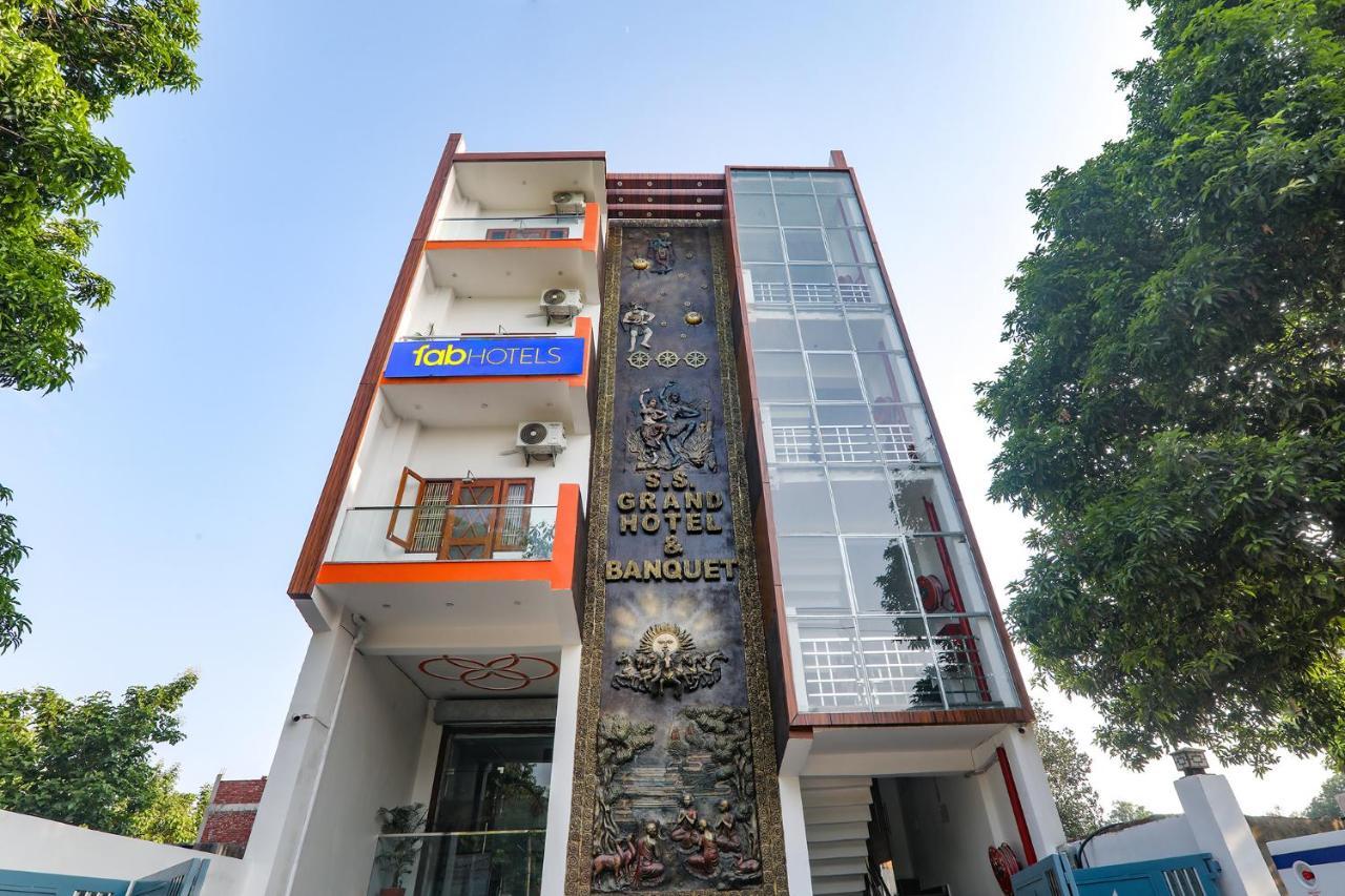 ホテル Fabexpress Ss Grand Banthra Sikandarpur エクステリア 写真